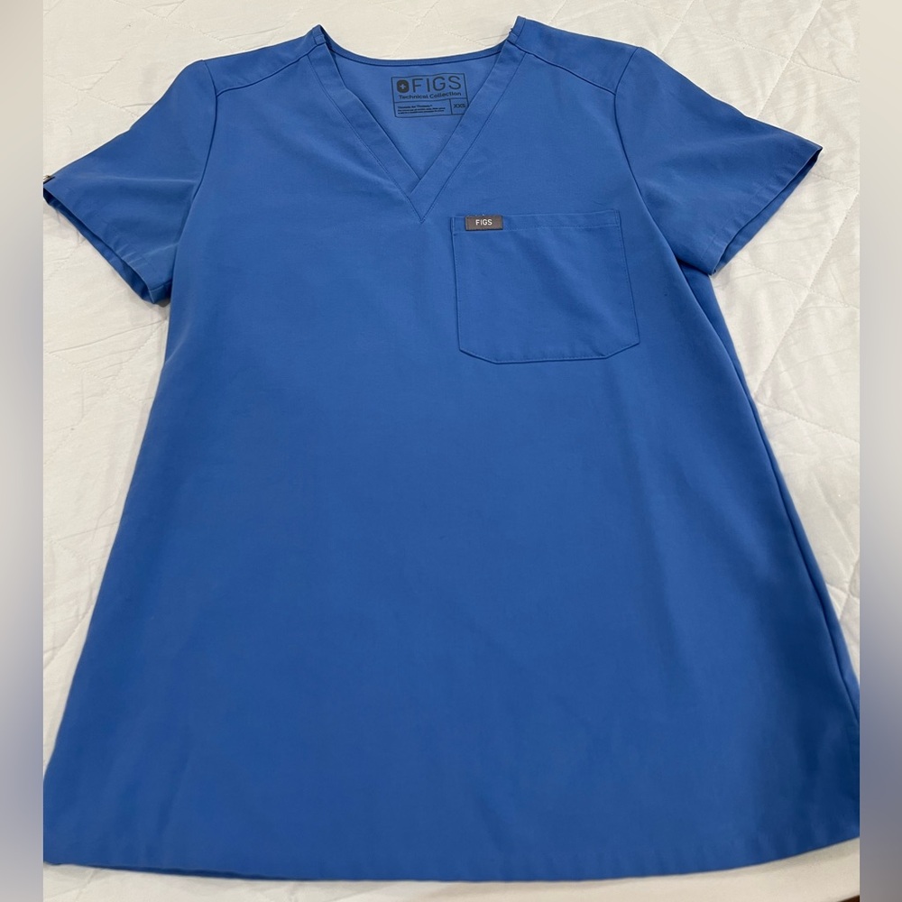 Figs Catarina one pocket top. Size XXS. Color is ceil blue